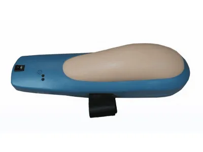 Тренажер для отработки навыков внутримышечных инъекций в плечо с электронным контроллером