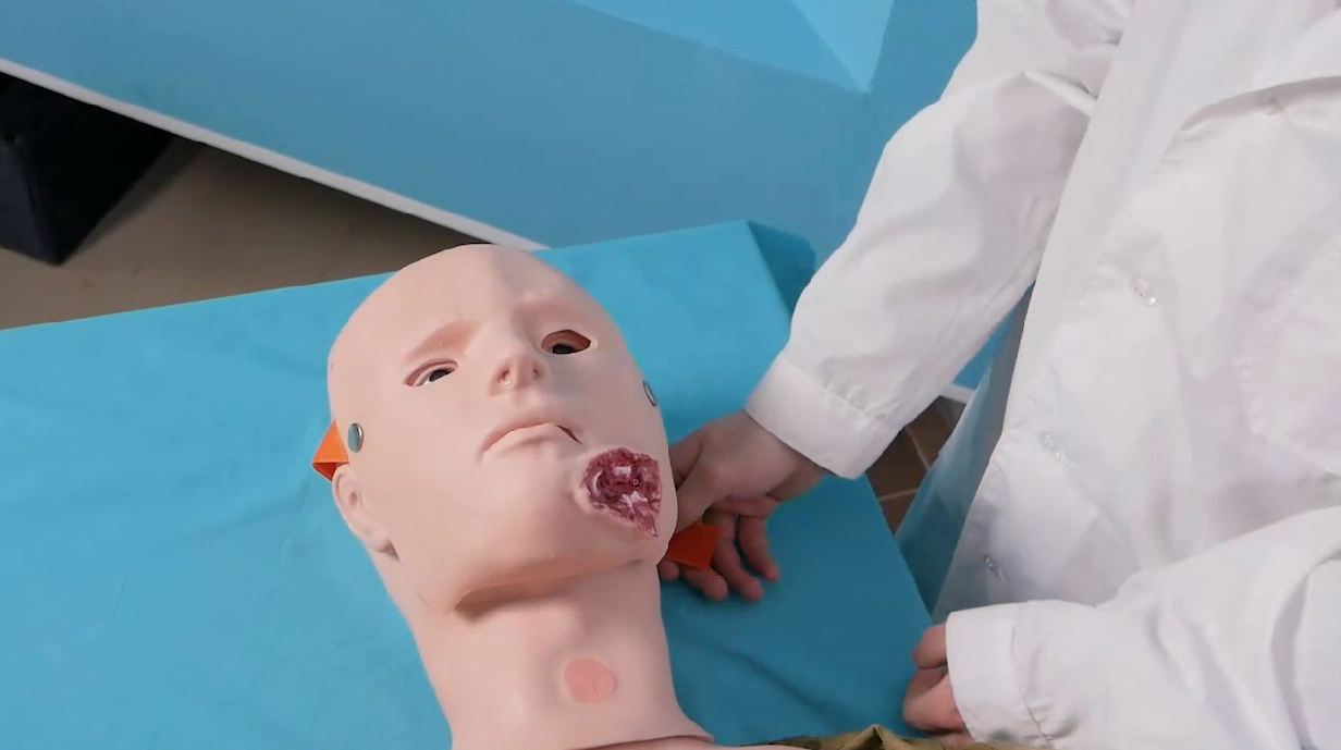 Тренажер-манекен взрослого пострадавшего для отработки навыков первой помощи при боевых действиях Слава; 90 кг — купить в МЕДСЕТ