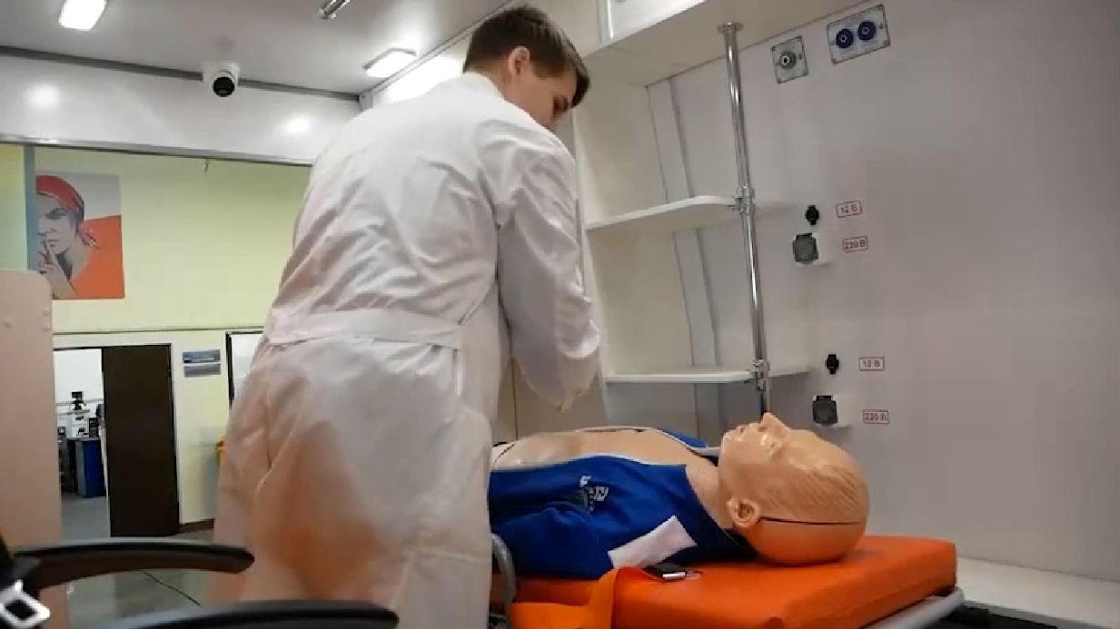 Тренажерный комплекс "Макет автомобиля скорой медицинской помощи" с имитацией движения (установленный на динамической платформе) — купить в МЕДСЕТ