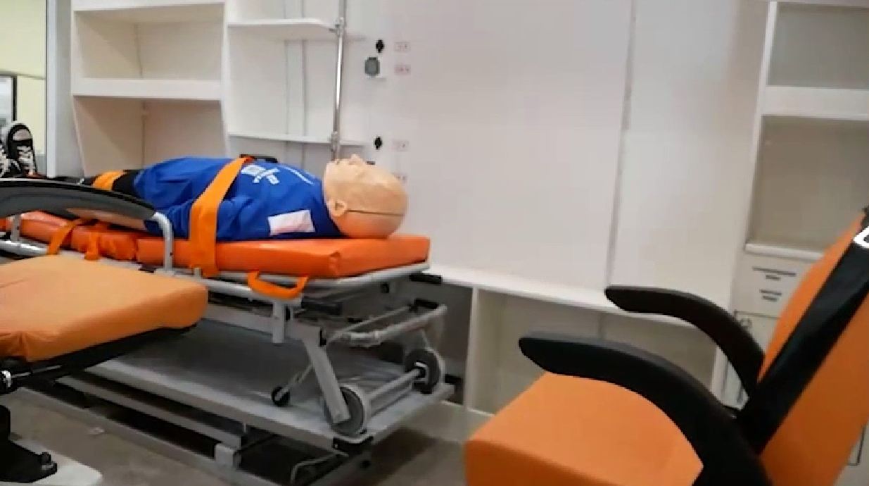 Тренажерный комплекс "Макет автомобиля скорой медицинской помощи" с имитацией движения (установленный на динамической платформе) — купить в МЕДСЕТ