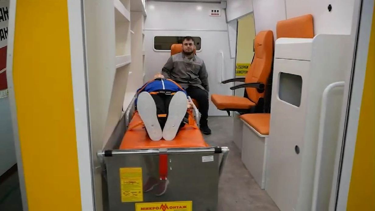 Тренажерный комплекс "Макет автомобиля скорой медицинской помощи" с имитацией движения (установленный на динамической платформе) — купить в МЕДСЕТ