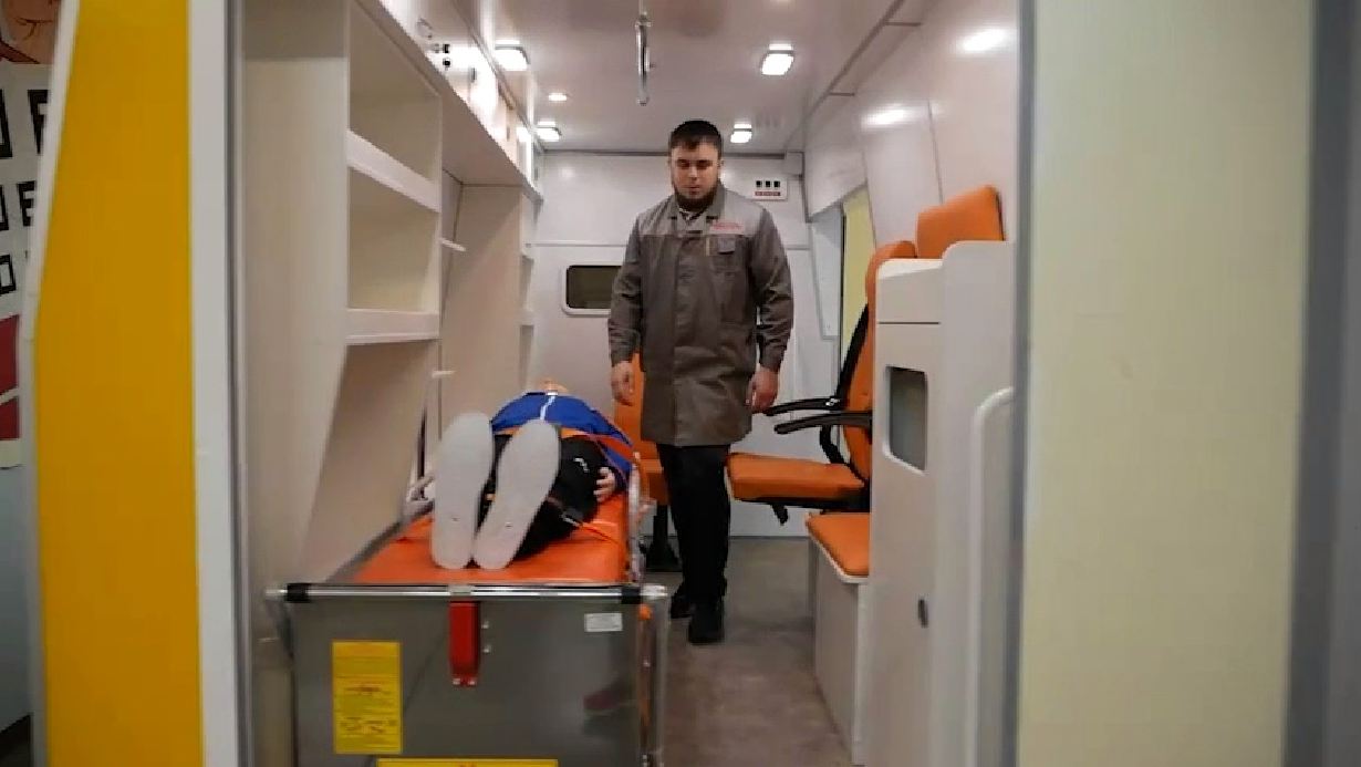 Тренажерный комплекс "Макет автомобиля скорой медицинской помощи" с имитацией движения (установленный на динамической платформе) — купить в МЕДСЕТ