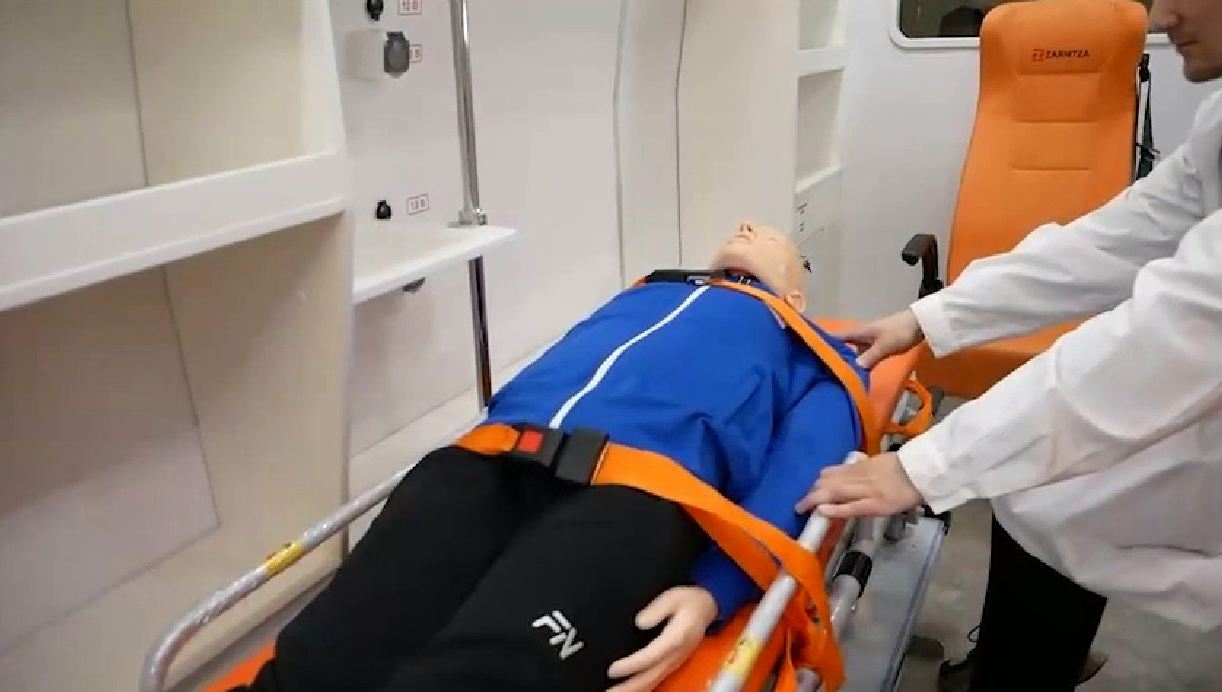 Тренажерный комплекс "Макет автомобиля скорой медицинской помощи" с имитацией движения (установленный на динамической платформе) — купить в МЕДСЕТ