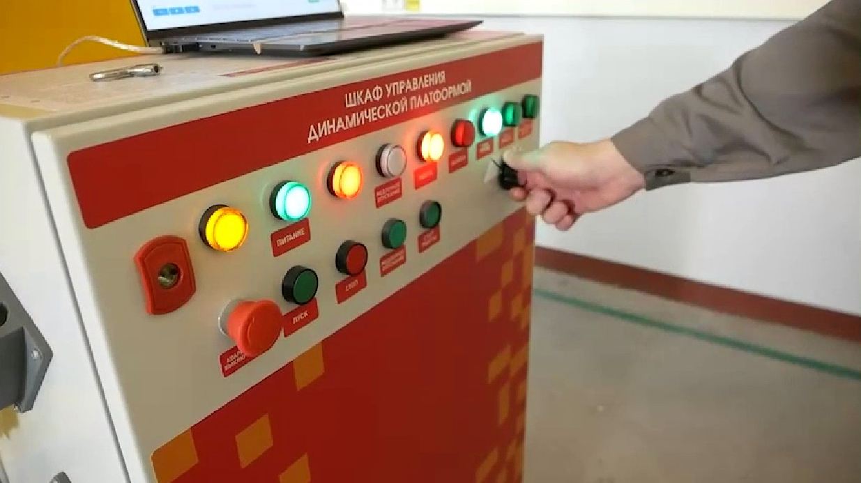 Тренажерный комплекс "Макет автомобиля скорой медицинской помощи" с имитацией движения (установленный на динамической платформе) — купить в МЕДСЕТ