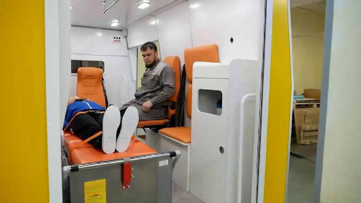 Тренажерный комплекс "Макет автомобиля скорой медицинской помощи" с имитацией движения (установленный на динамической платформе) — купить в МЕДСЕТ