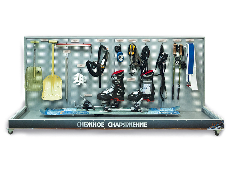 Демонстрационный стенд с оригинальными образцами Снежное снаряжение