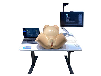 Интерактивный тренажер ведения родов — фото